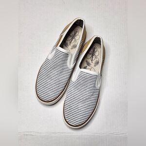 Tommy Bahama Size 8 Gray and White Striped Loafers